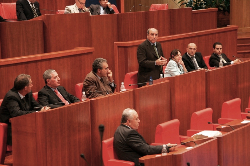 Il presidente della Giunta Agazio Loiero nel corso di un intervento in Consiglio