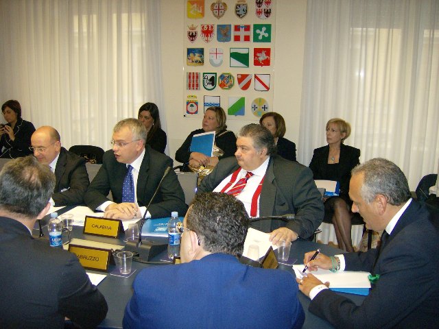 Il tavolo della riunione romana dell'Assemblea dei  Consigli regionali