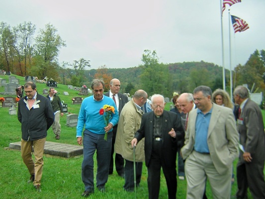 La delegazione del Consiglio regionale in visita al cimitero di Monongah