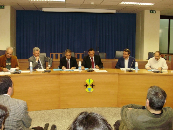 La conferenza stampa di Censore con accanto il Presidente del Consiglio Giuseppe Bova