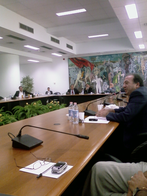 Una riunione in Sala Commissioni a Palazzo Campanella
