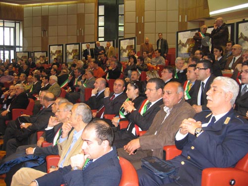 Un gruppo di amministratori che ha partecipato alla Convenzione del 13 marzo