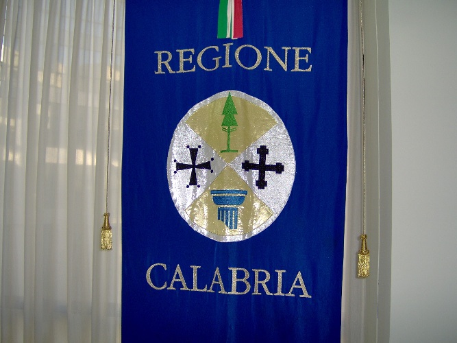 Lo stemma ed il gonfalone della Regione Calabria