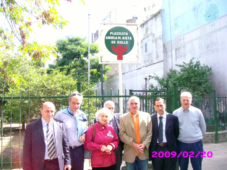 La delegazione del Consiglio nella piazza dedicata ad Angela Aieta