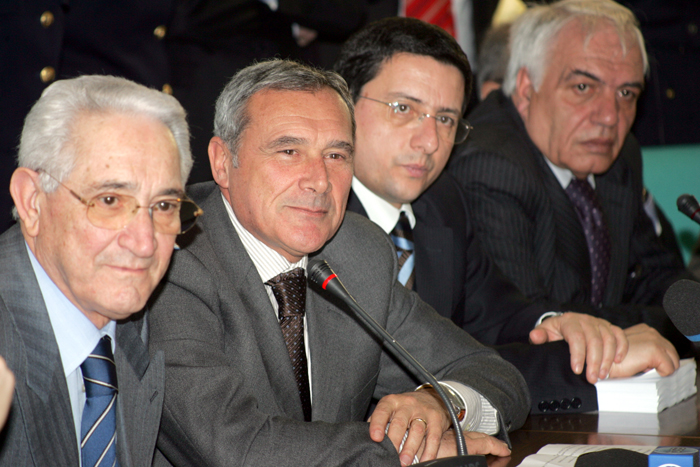 Il Procuratore nazionale antimafia Piero Grasso con i magistrati della DDA reggina