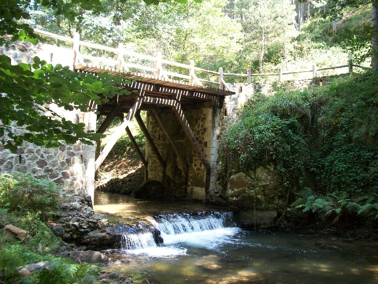 Il ponte vecchio sul torrente Simmerino (Dal Portale: ''Nelle terre selvagge'')