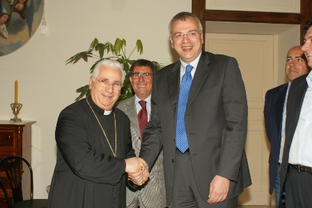 Il Presidente Talarico assieme al Vescovo di Lamezia Terme Mons. Luigi Cantafora
