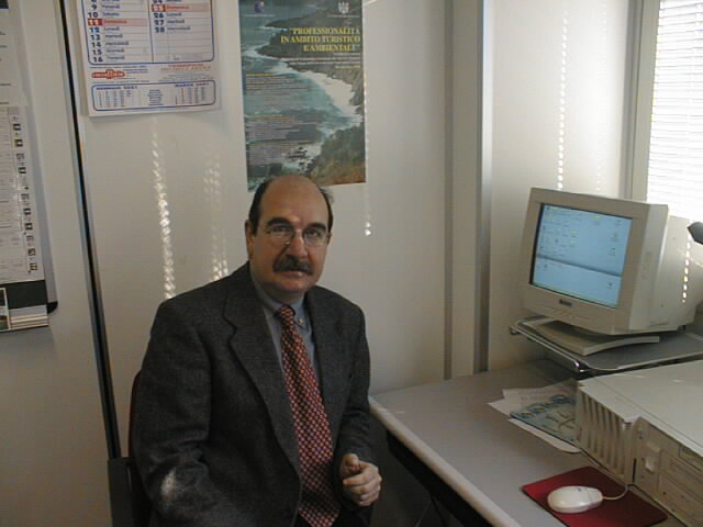 Il Prof. Roberto De Luca - Dipartimento Sociologia e Scienza Politica dell'Universit della Calabria