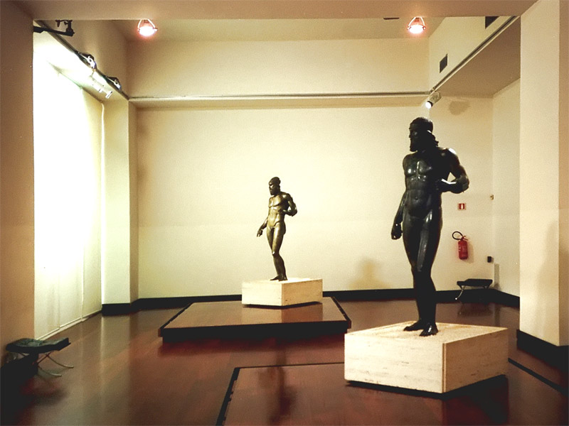 La sala del Museo Nazionale della Magbna Grecia a Reggio dove sono esposti i Bronzi di Riace