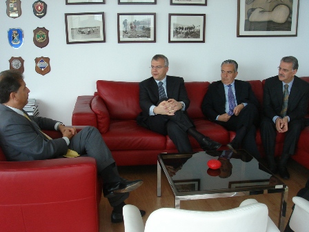 L'incontro della delegazione calabrese con il Console Generale d'Italia a Shanghai Massimo Roscigno