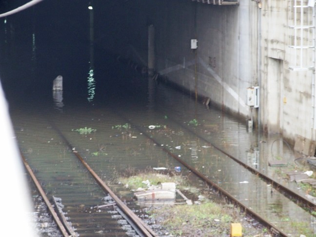 Il sottopasso ferroviario di Reggio Calabria Centrale allagato a causa del maltempo