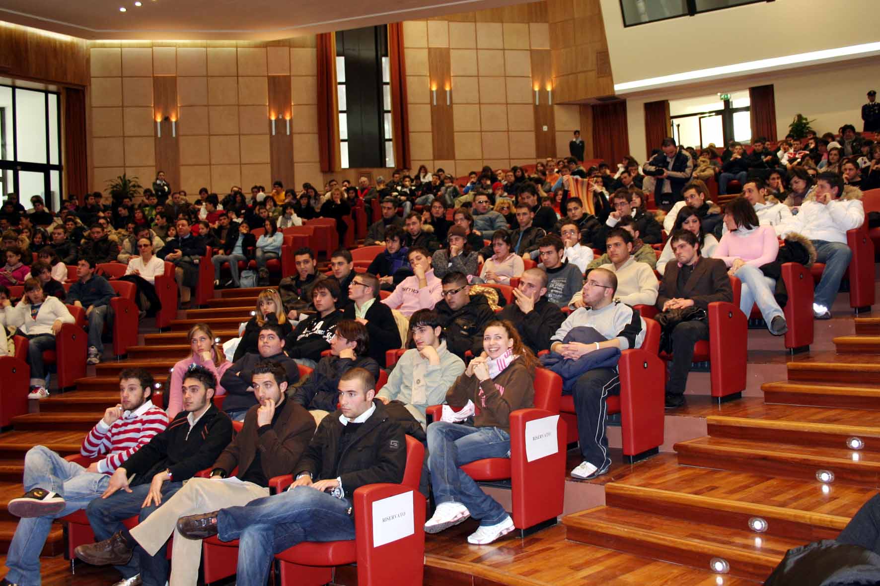 Gli studenti della Consulta provinciale di Reggio nell'Auditorium Nicola Calipari