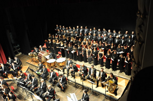 L'Orchestra ed il Coro ''Francesco Cilea'' nel concerto in onore di Napolitano