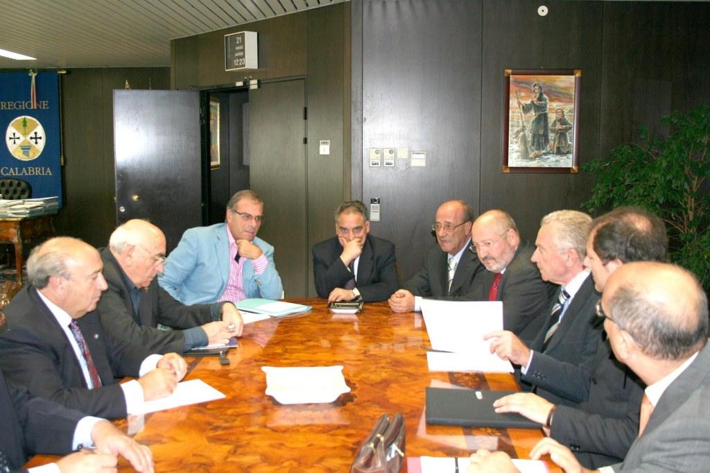 Un momento della riunione negli uffici della Presidenza a Palazzo Campanella